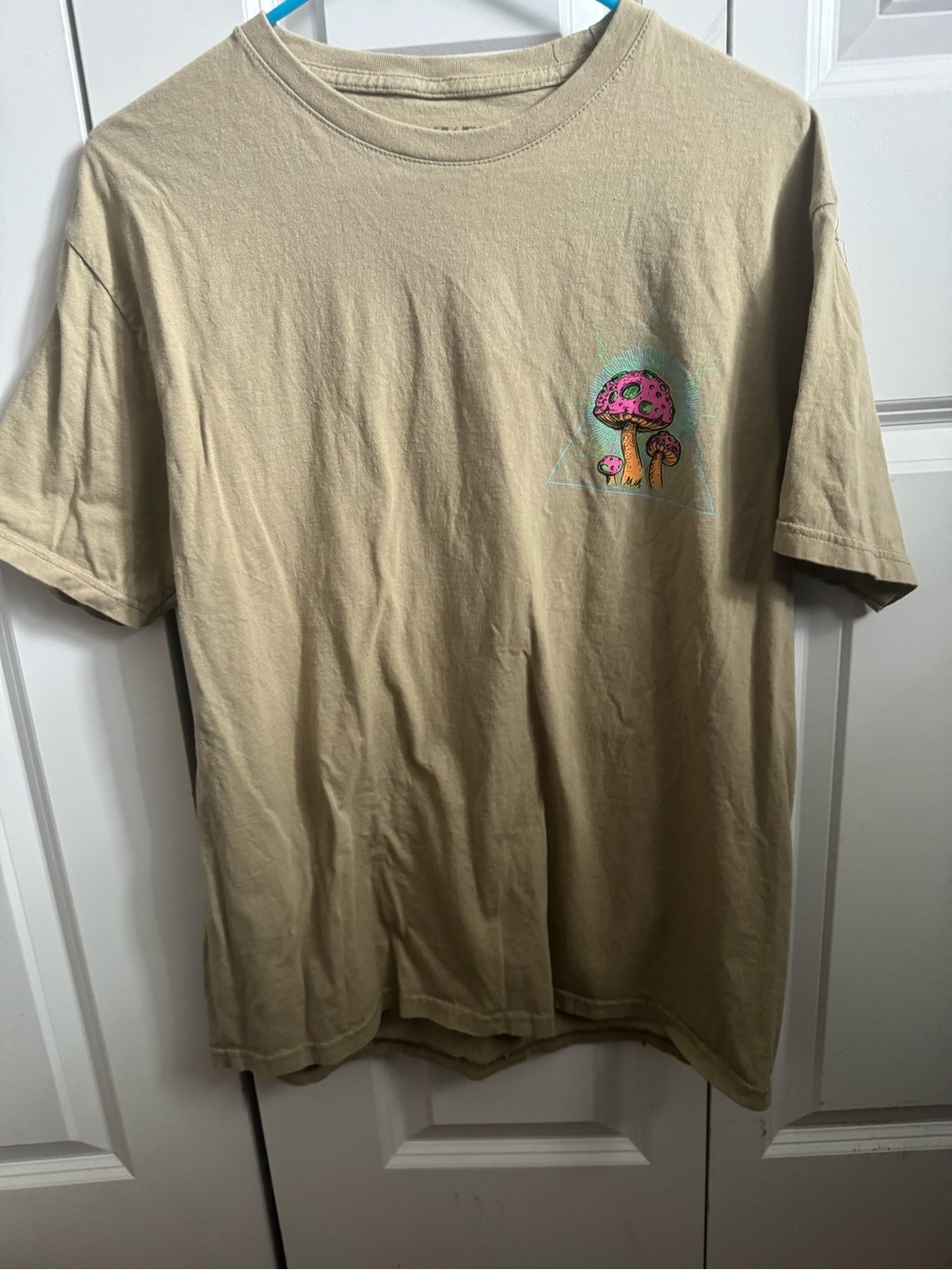 🌟 4 for $20 Sale!! 
Miken Tan Short Sleeve Tee with Pink Mushroom Graphic